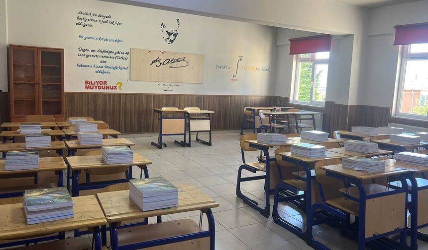 Kargı’da öğrencilere ücretsiz ders kitapları dağıtıldı