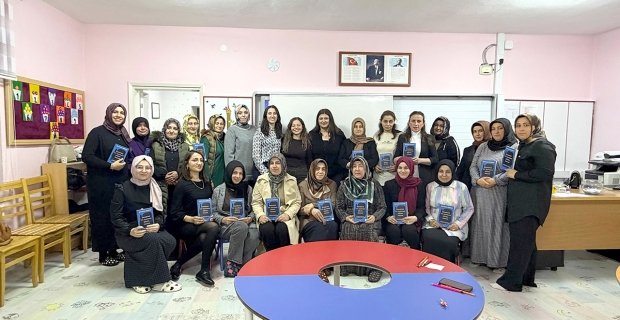 Akkise’de “Bir Tema Bir Kitap” etkinliğine yoğun ilgi