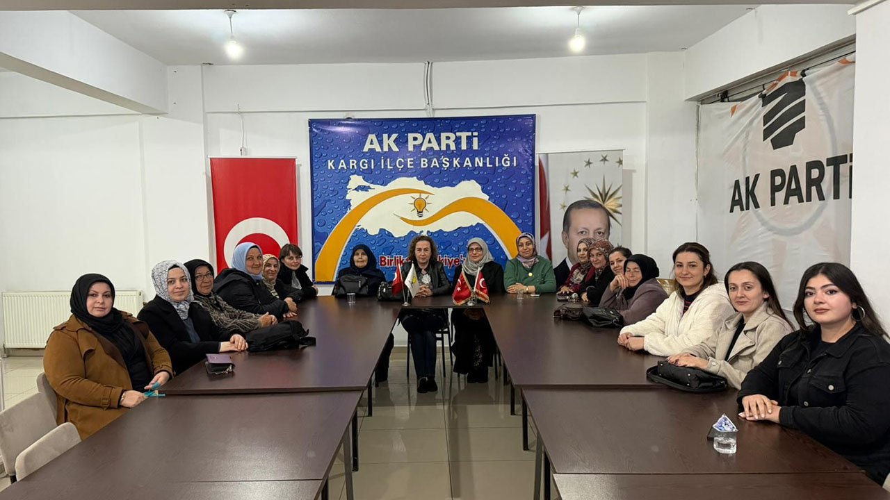AK Parti Kargı Kadın Kolları yeni binasında ilk toplantısını yaptı