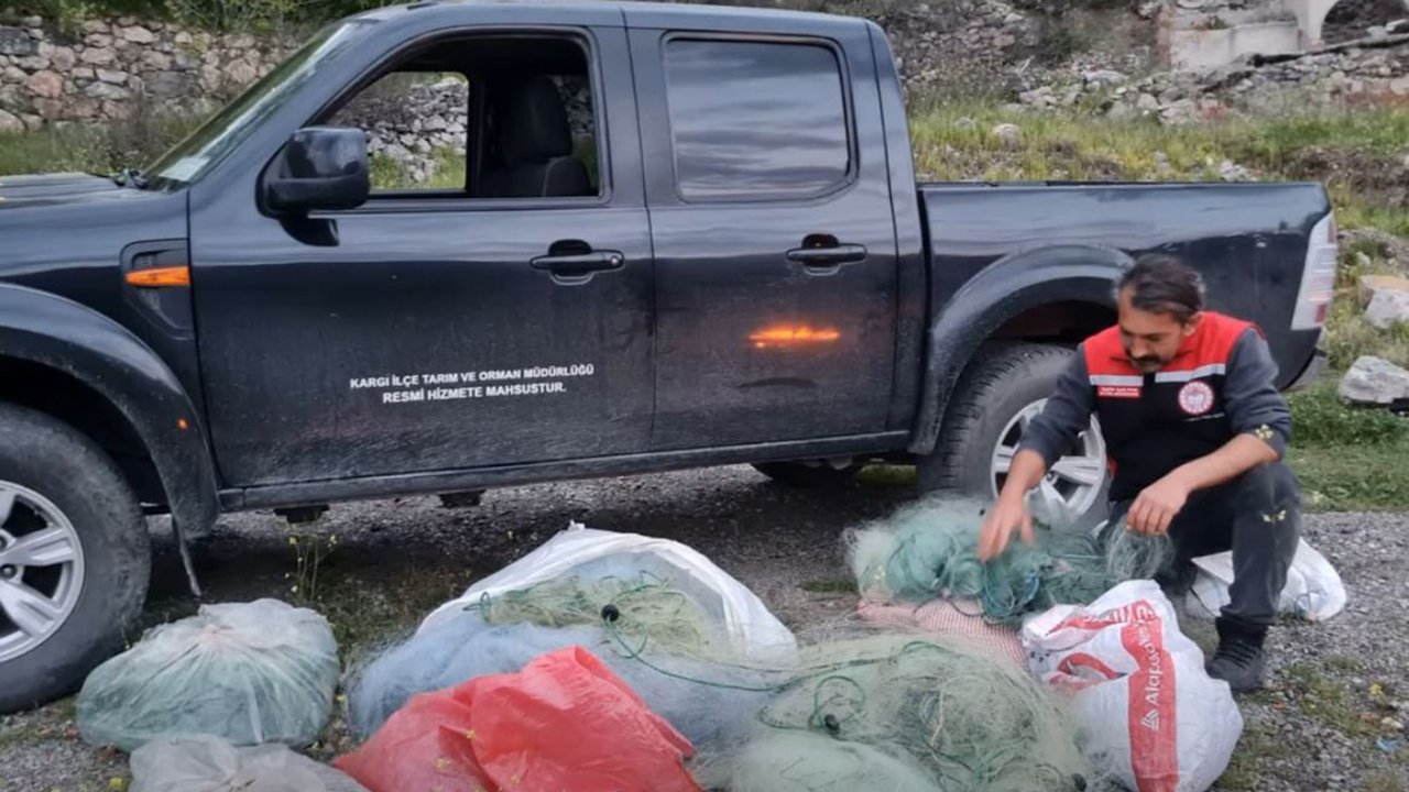 Boyabat Baraj Gölü’nde 2 kilometrelik ağ ele geçirildi