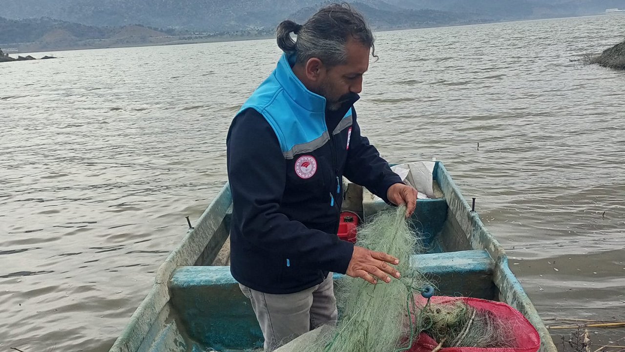 Kaçak avcılığa geçit yok: 800 metre ağ ele geçirildi