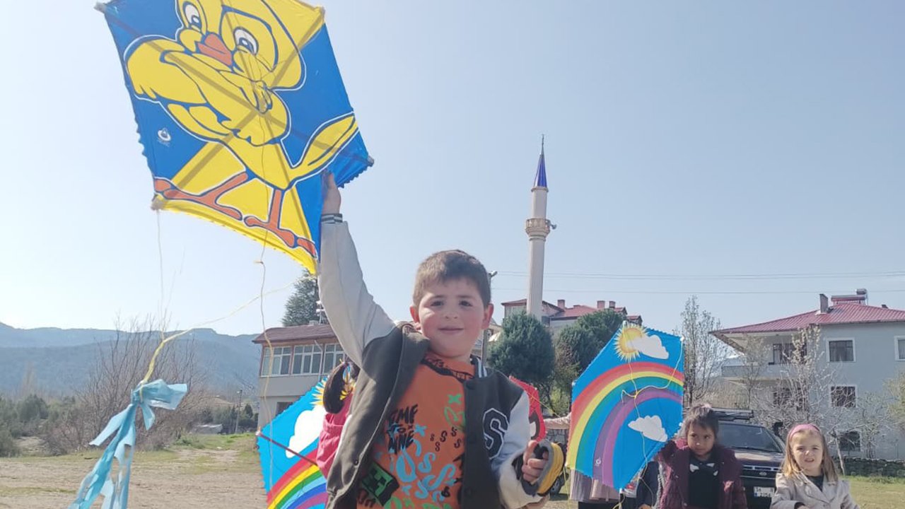 Kargıucurtmasenligi (2)