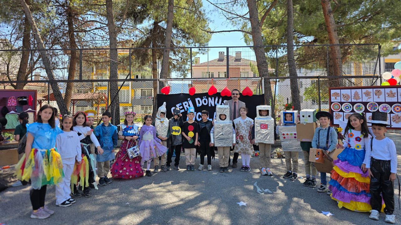 Kargı'da bu kostümler geri dönüşüm malzemeleri ile tasarlandı