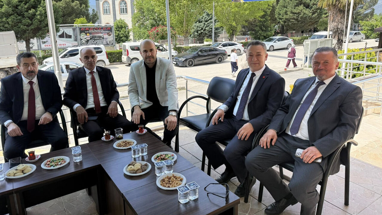 Kargı Protokol üyeleri halkla bayramlaştı