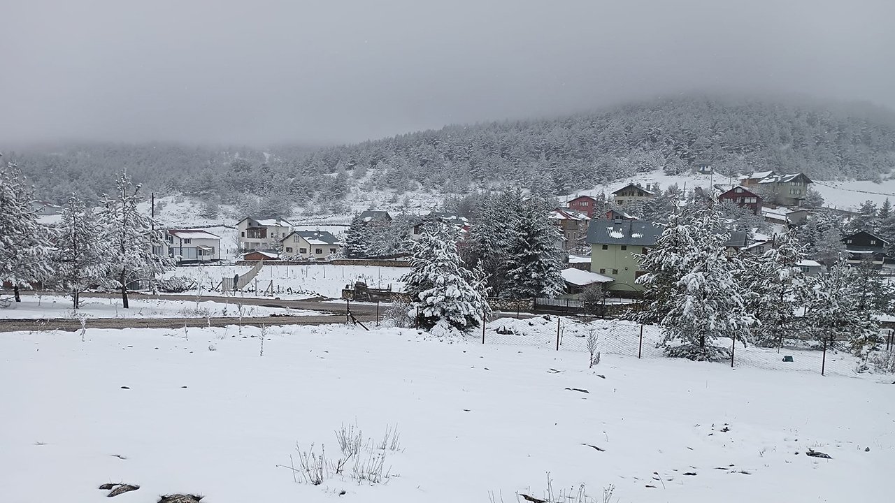 Kargı Yaylası beyaza büründü