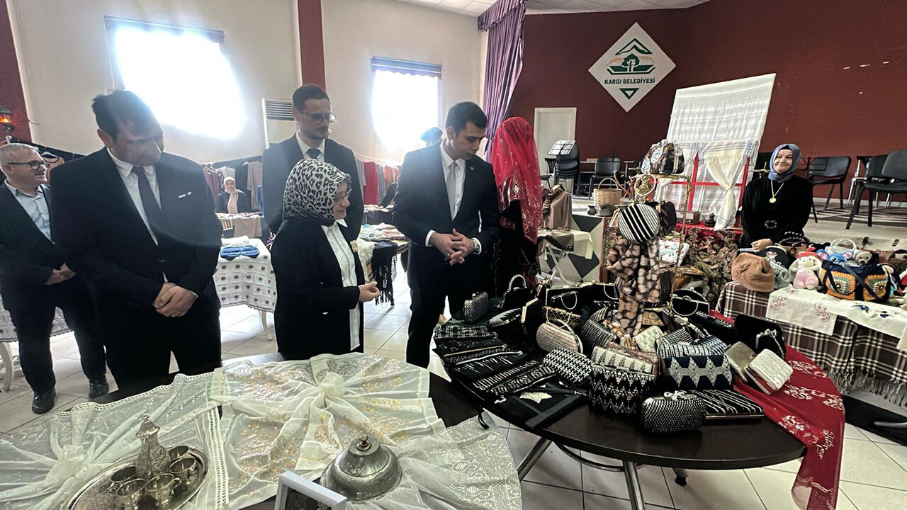 Kargı'da el emeği eserler görücüye çıktı
