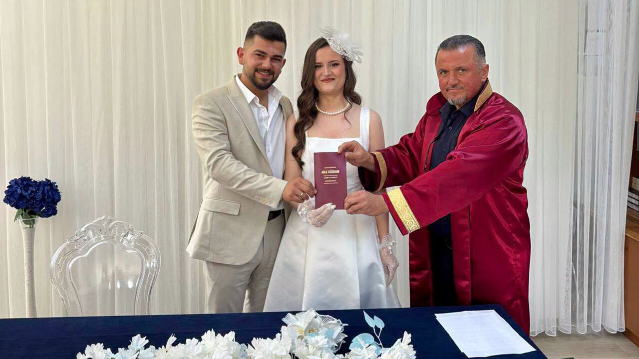 Yaren & Furkan çiftinin nikahını Başkan Dereli kıydı