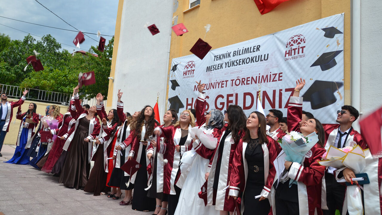 Kargı Yerleşkesi’nde mezuniyet coşkusu: 49 öğrenci kep attı