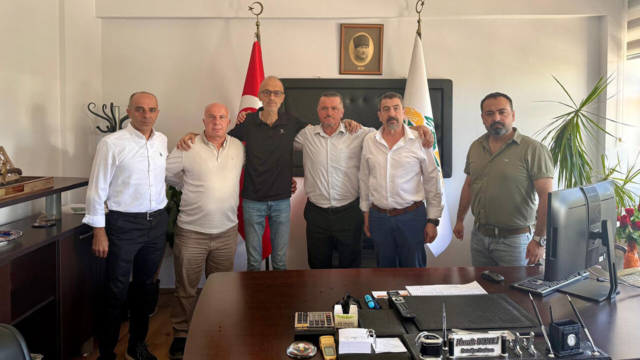Hamit Dereli ve meclis üyeleri CHP’den istifa ederek Yeni Parti’ye katıldı