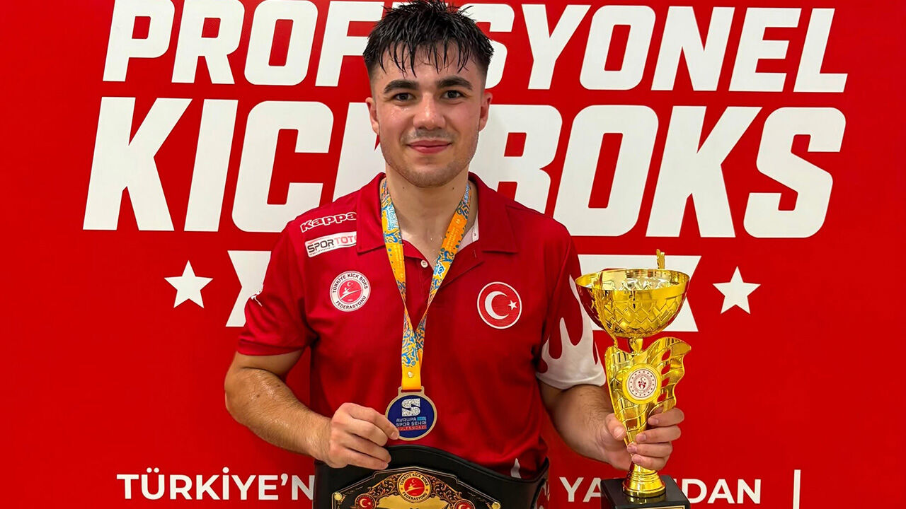 Ziya Furkan Gündüz, altın kemerin sahibi oldu