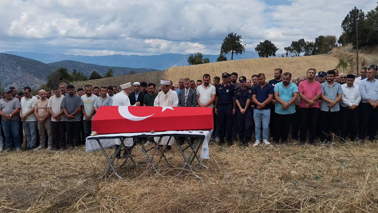 Kargılı Uzman Çavuş Rüstem Çilingir toprağa verildi