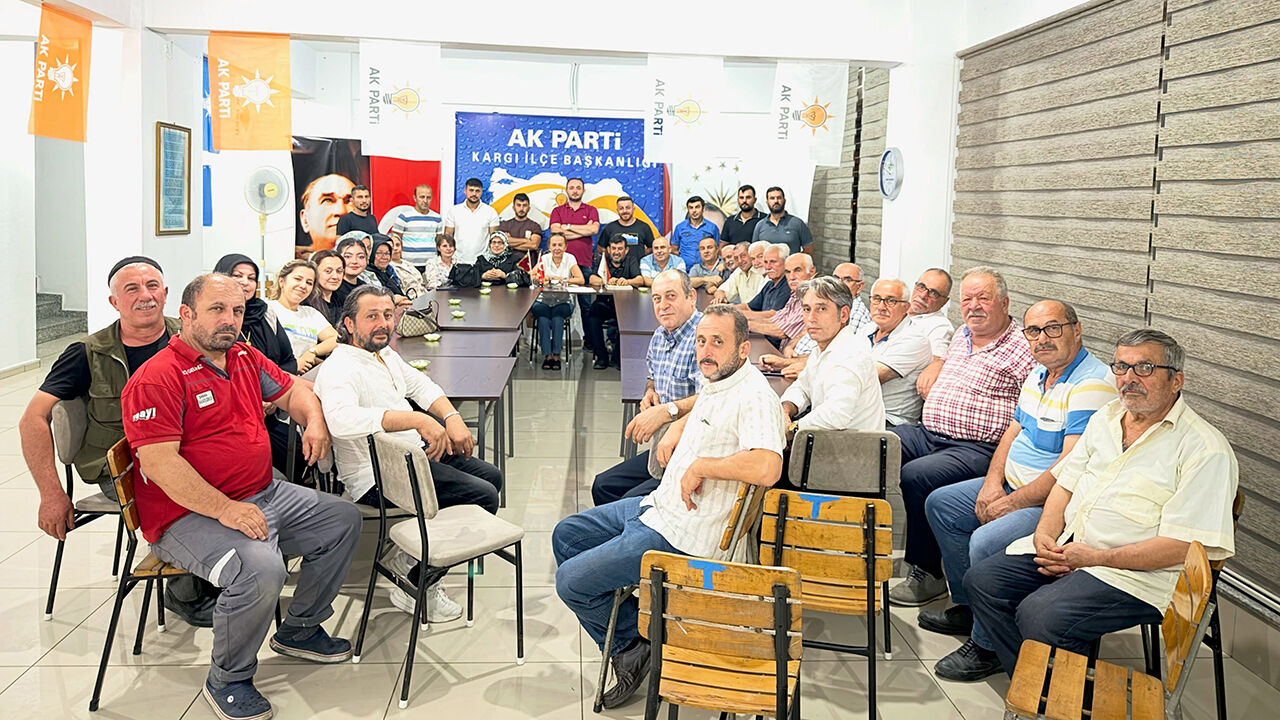 AK Parti mahalle ve köy başkanları toplantısı düzenledi