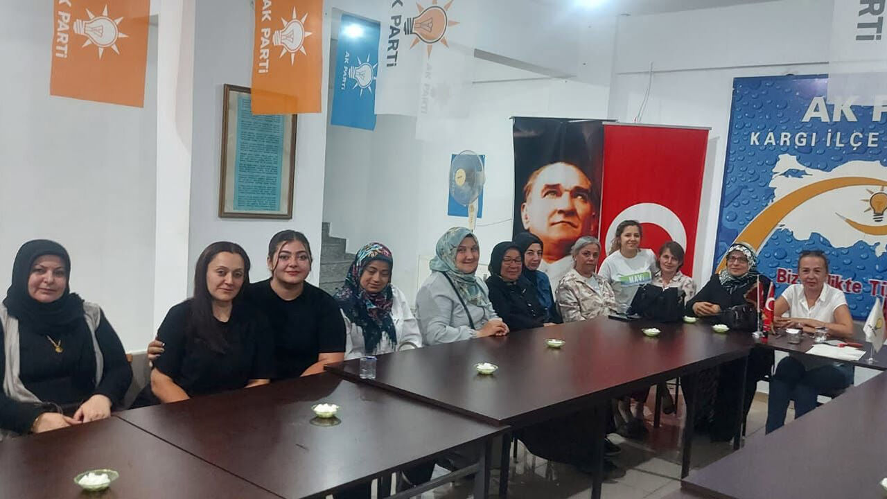 AK Parti Kargı Kadın Kolları yönetimi toplandı