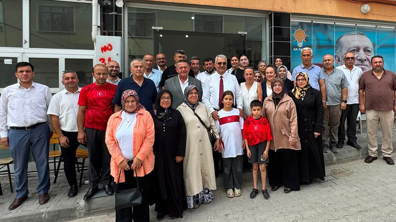 Ahlatcı Kargı’da muhtarlarla bir araya geldi: Talepleri tek tek not aldı