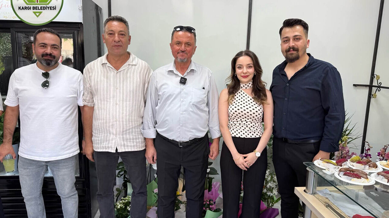 Çağla Güleç Çiçekçilik ve İç Giyim Mağazası hizmete girdi